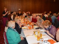 053  Gemütlicher Abend - Das Essen ist serviert